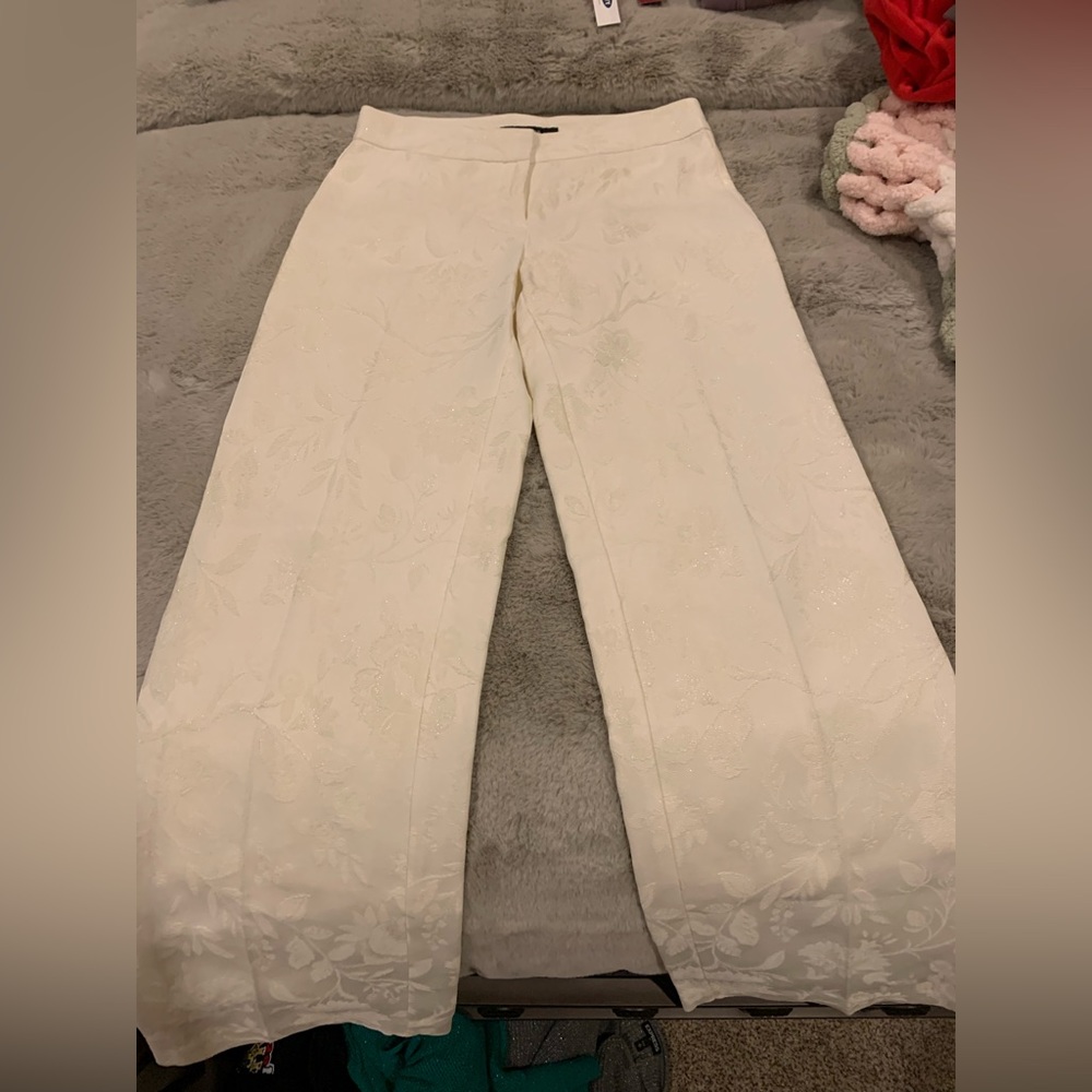 Express white, flared floral slacks, size 5/6.